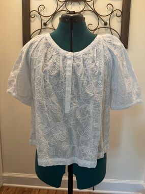 Adorable White Ann Taylor White Top NWT Sz Medium NWT